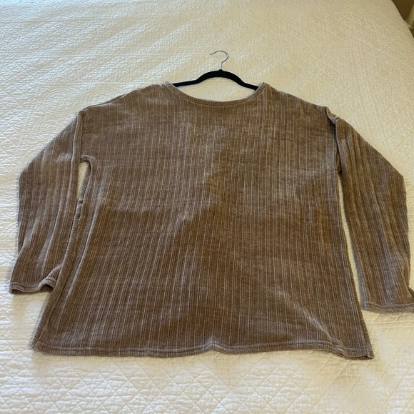 Easel Cream Velour Long Sleeve Top w/ Criss Cross Back. Size Medium. - Picture 6 of 11